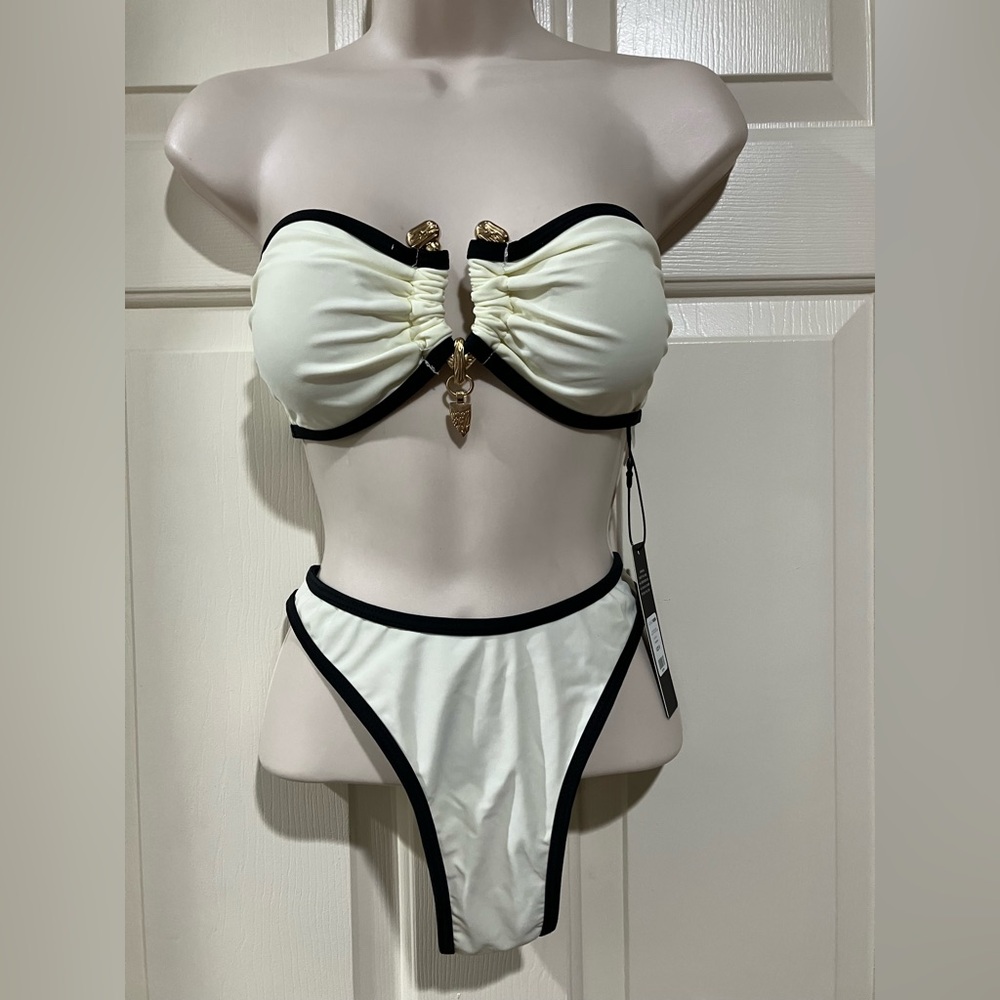Fashion Nova NWT woman size medium 2 piece swim suit